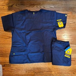 NWT Ladies Navy Blue Wonder Wink Scrubs XL top/XL petite pants.